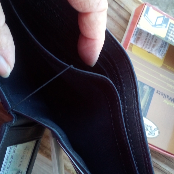 Ashburn Double Fold Wallet - Picture 5 of 15